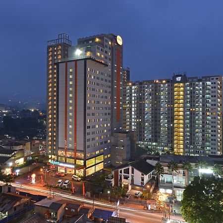 HARRIS Hotel & Conventions Ciumbuleuit - Bandung Buitenkant foto