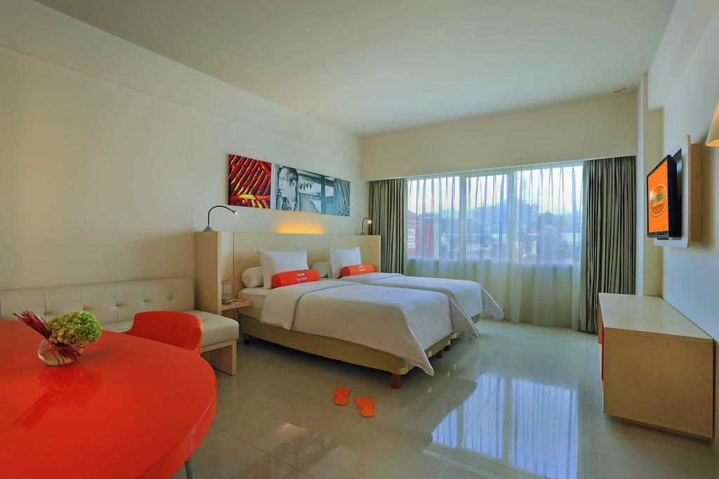 HARRIS Hotel & Conventions Ciumbuleuit - Bandung Buitenkant foto