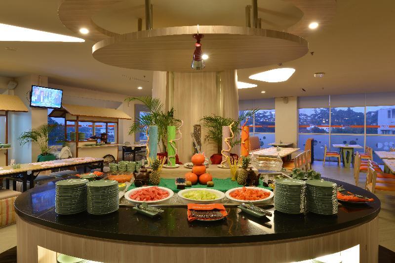 HARRIS Hotel & Conventions Ciumbuleuit - Bandung Buitenkant foto