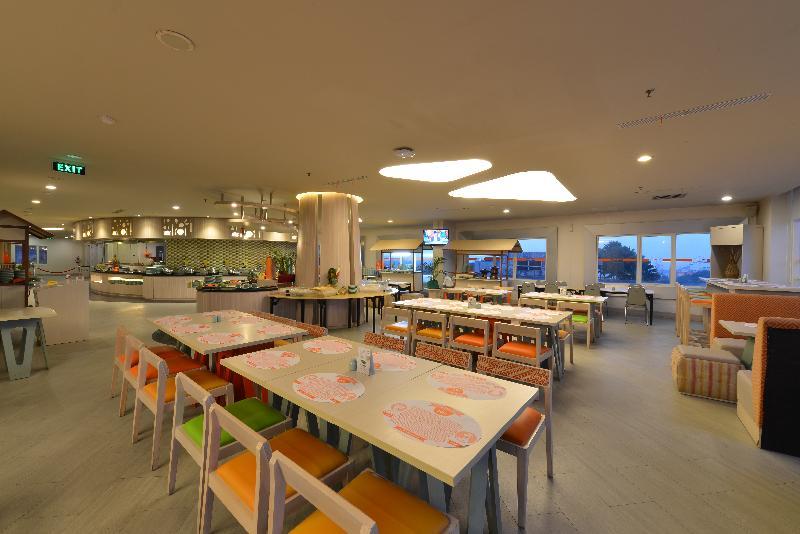HARRIS Hotel & Conventions Ciumbuleuit - Bandung Buitenkant foto